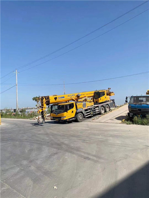 离石区吊车作业时，可能会产生哪些额外收费项目？